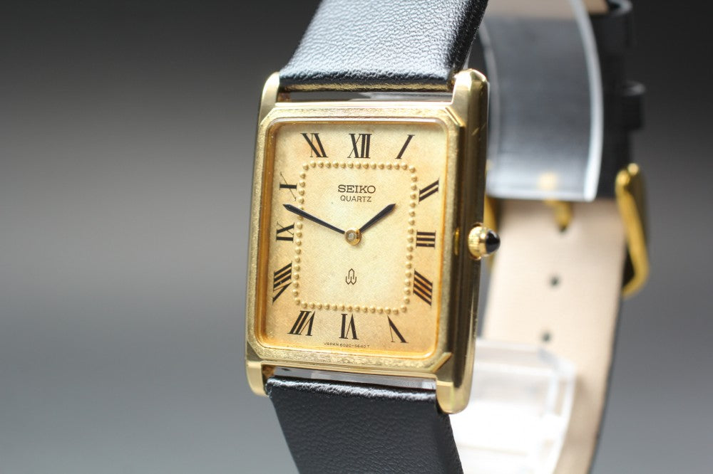 Near MINT SEIKO Dolce 6020-5460 Gold Quartz 26mm Men's Watch 1980