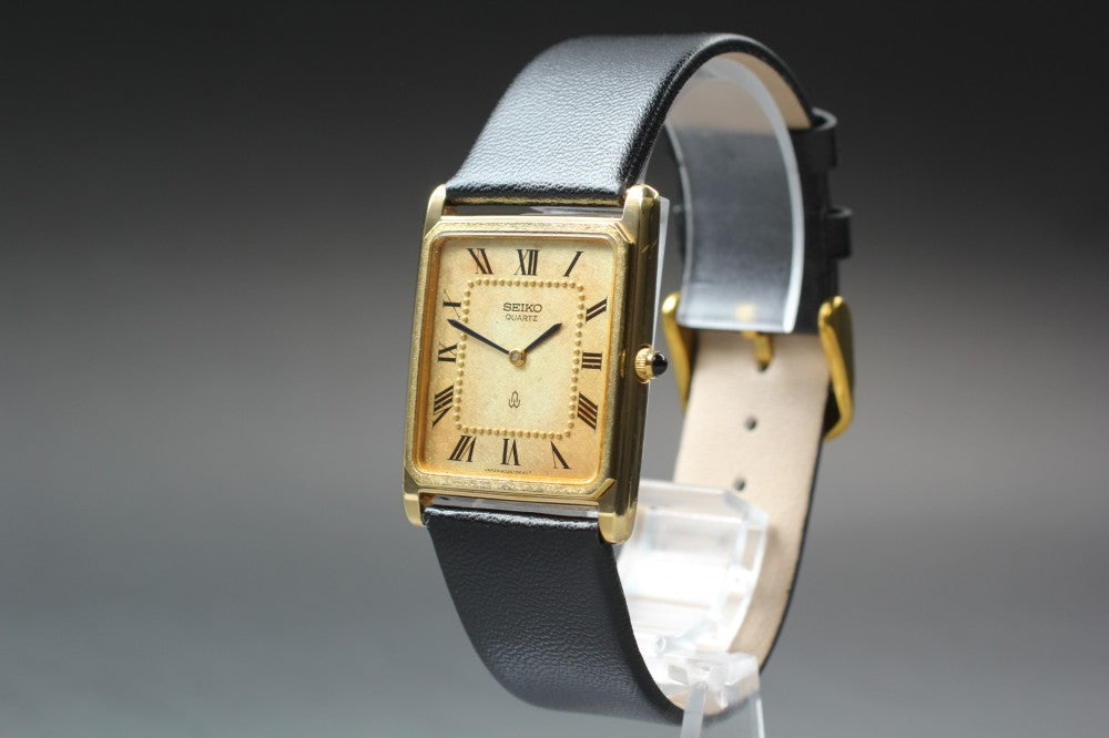 Near MINT SEIKO Dolce 6020-5460 Gold Quartz 26mm Men's Watch 1980