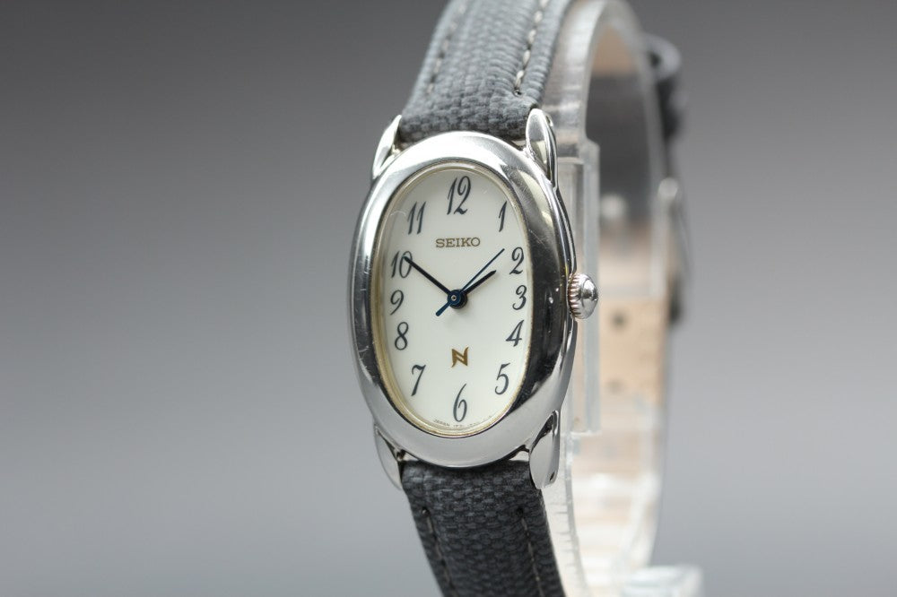 Near MINT SEIKO Noie 1F21-5B70 White Quartz 21mm Ladies Watch