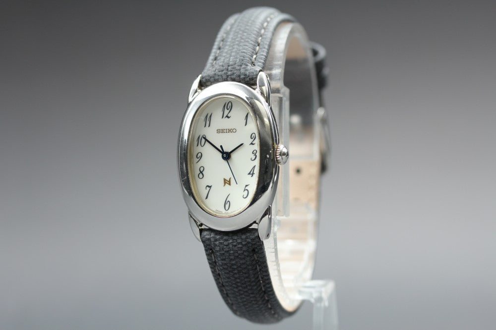 Near MINT SEIKO Noie 1F21-5B70 White Quartz 21mm Ladies Watch