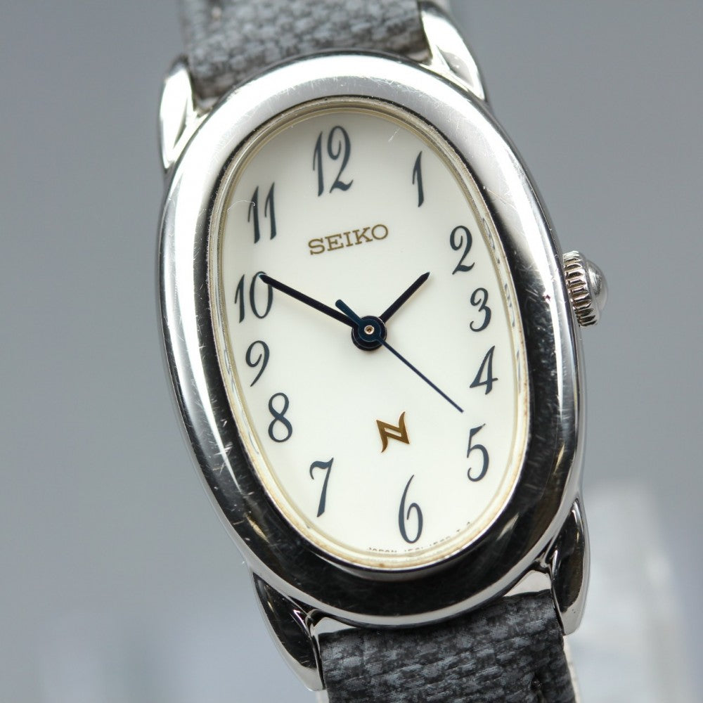 Near MINT SEIKO Noie 1F21-5B70 White Quartz 21mm Ladies Watch