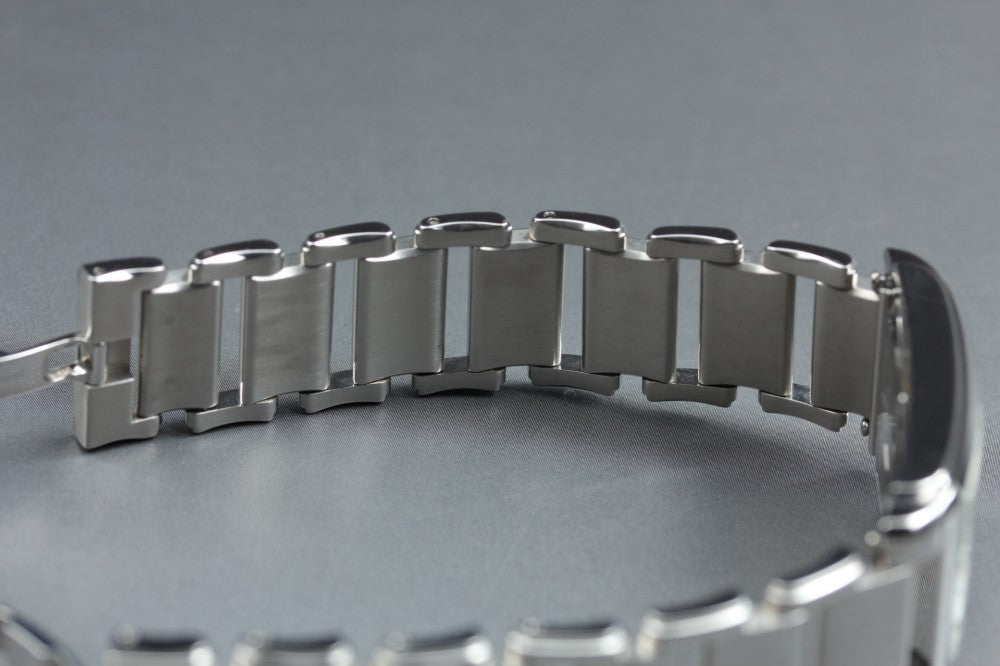 Near MINT HAMILTON Ardmore H114210 Silver Quartz 23.3mm Ladies Watch