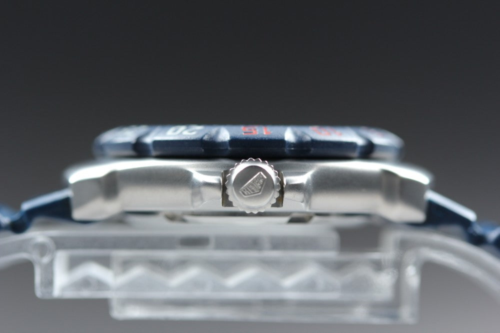 Near MINT TAG Heuer Formula 1 WA1410 Blue Quartz 28.5mm Ladies Watch