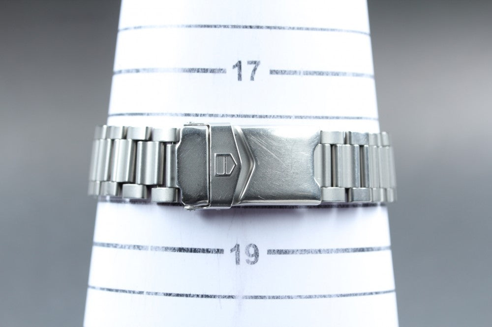 Near MINT TAG Heuer 4000 Professional WF1212-K0 White Quartz 34mm Men's Watch