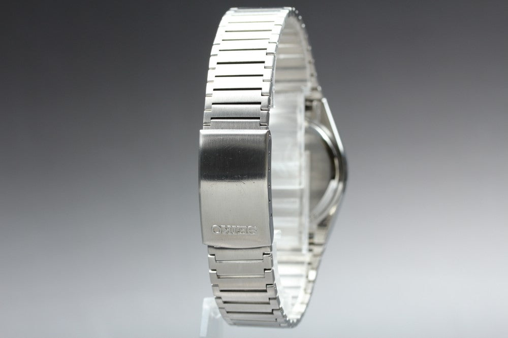 Near MINT SEIKO Lord Quartz 8243-7000 Silver Quartz 33.6mm Men's Watch 1979