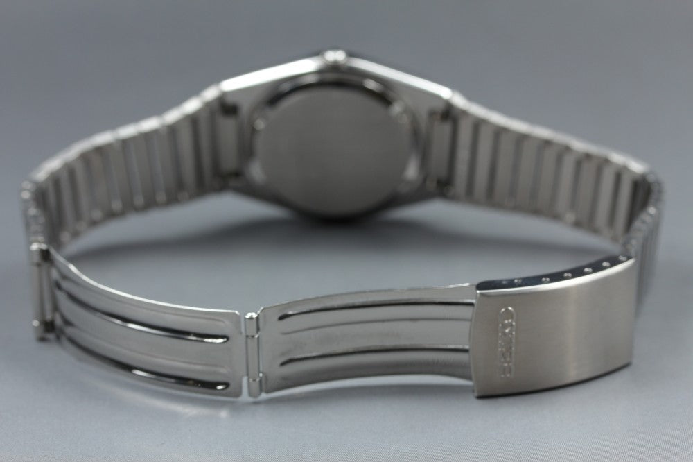 Near MINT SEIKO Lord Quartz 8243-7000 Silver Quartz 33.6mm Men's Watch 1979