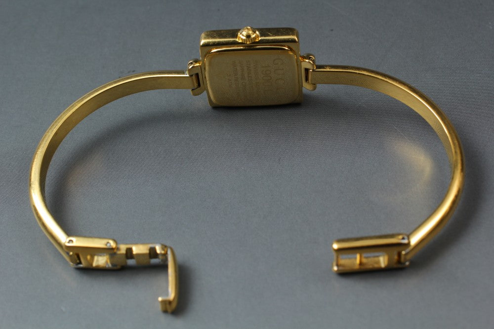 Near MINT GUCCI 1900L Gold Quartz 19.4mm Ladies Watch