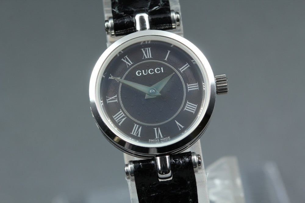 Near MINT GUCCI 2040L Black Quartz 21.4mm Ladies Watch