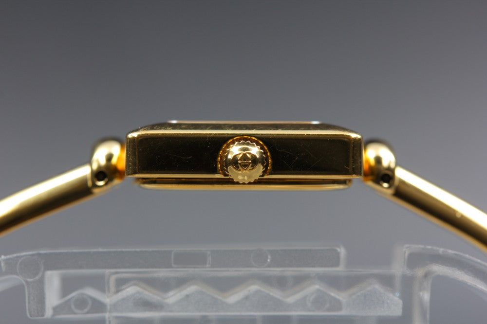 Near MINT GUCCI 1900L Gold Quartz 19.6mm Ladies Watch