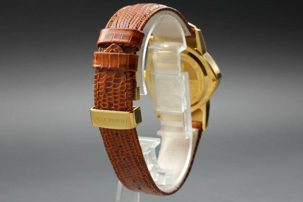 Near MINT HAMILTON Ventura H243010 Silver Quartz 32.5mm Men's Watch