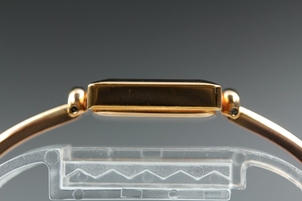 Near MINT GUCCI 1900L Pink Mother of Pearl Quartz 19.5mm Ladies Watch