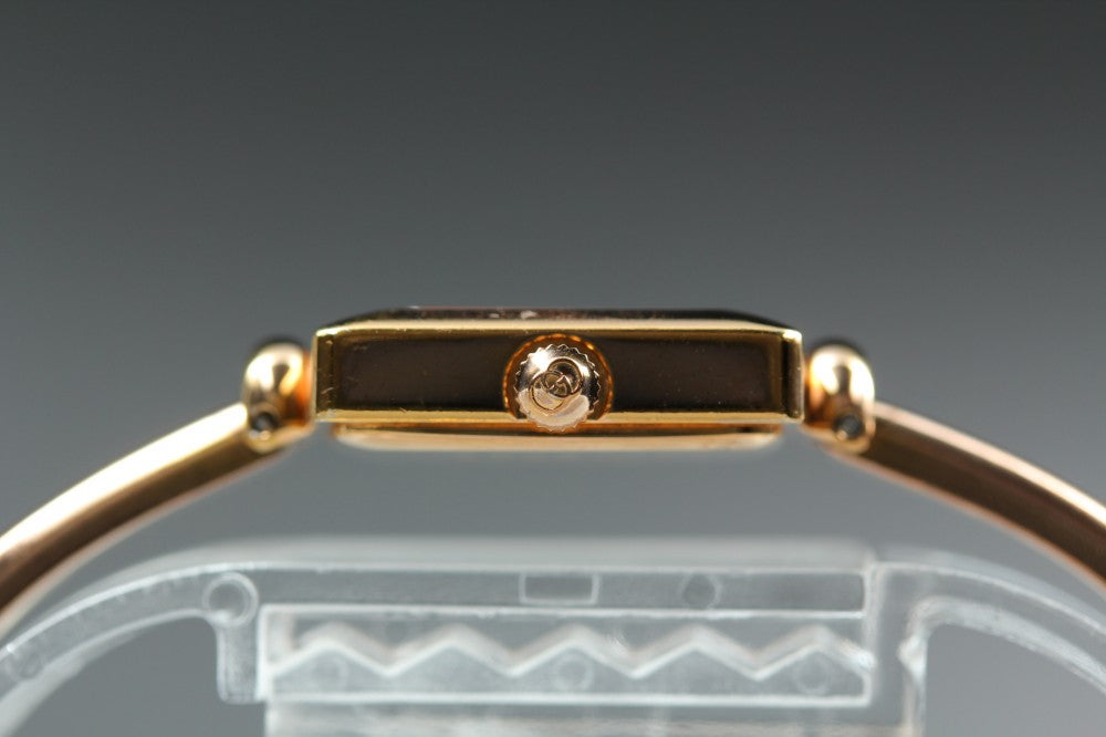 Near MINT GUCCI 1900L Pink Mother of Pearl Quartz 19.5mm Ladies Watch