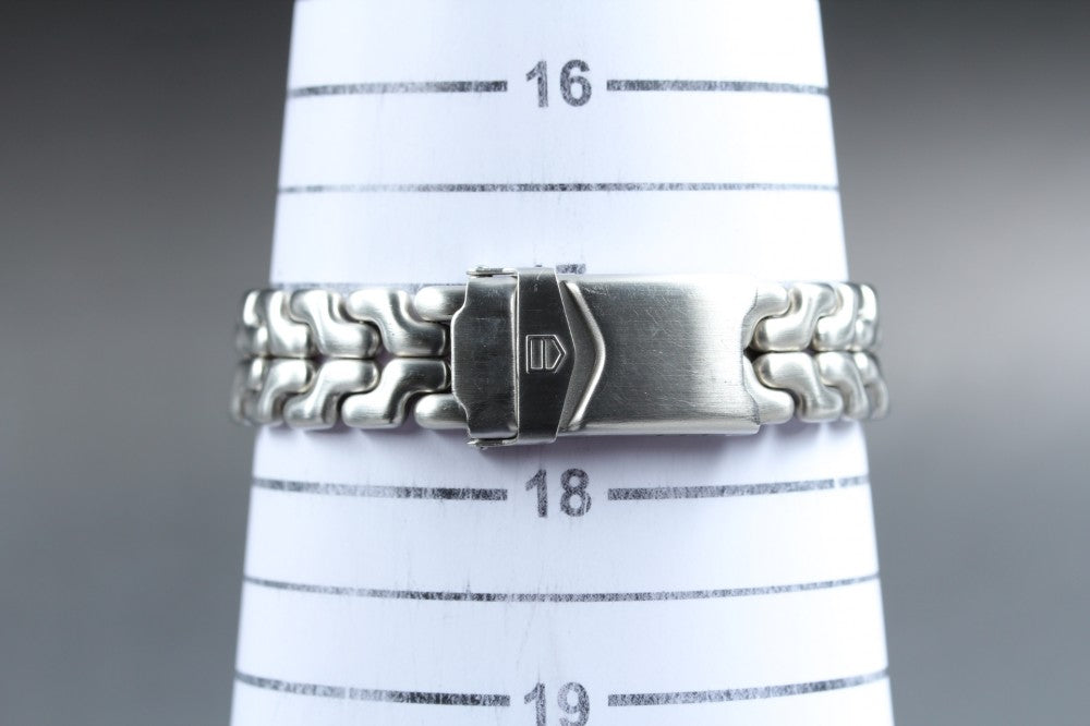 Near MINT TAG Heuer S/el WG1313-0 Silver Quartz 30mm Ladies Watch