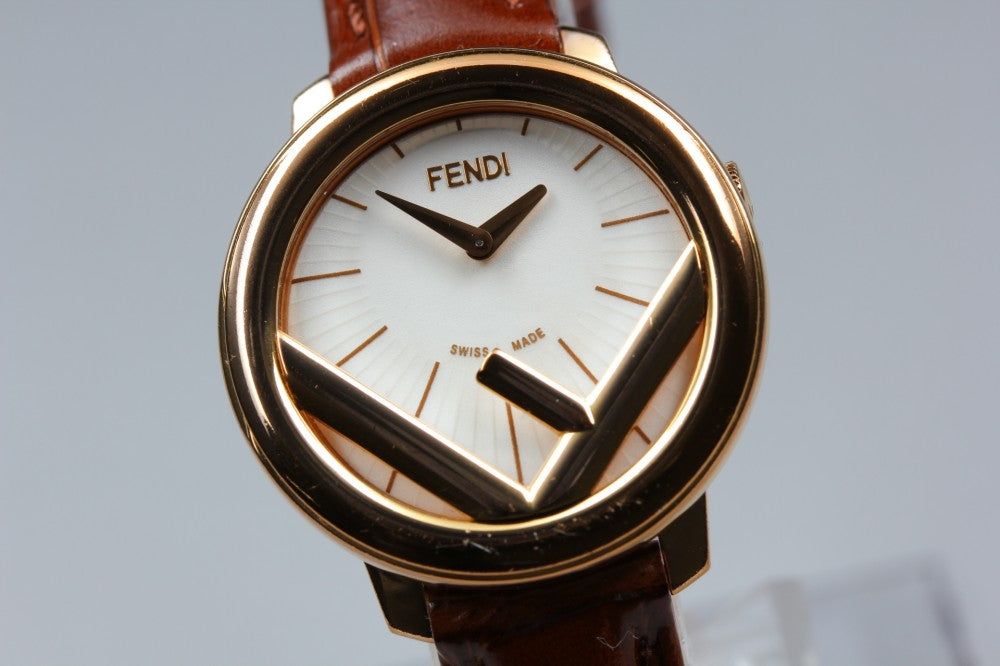 Near MINT FENDI Runaway 006-71000S-043 White Quartz 27.8mm Ladies Watch