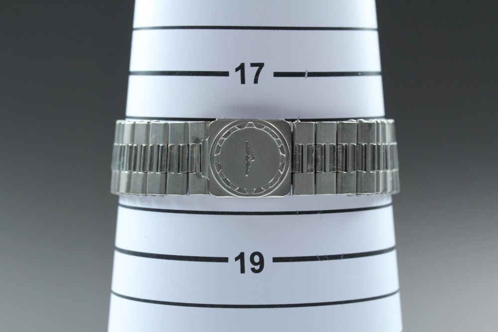 Near MINT LONGINES Conquest 161 4940 Grey Quartz 31.5mm Men's Watch