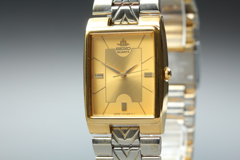 Near MINT SEIKO Galaxy V701-5F20 Gold Quartz 25.8mm Men's Watch 1993