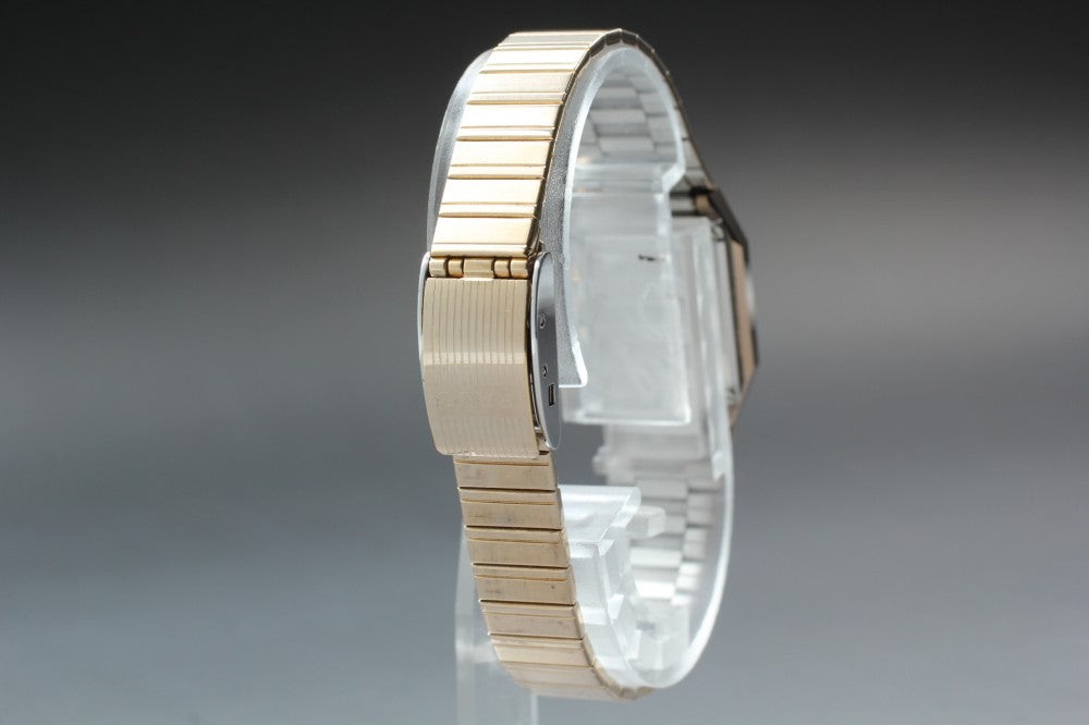 Near MINT RADO Diastar 133.9717.3 Gold Quartz 19.8mm Ladies Watch