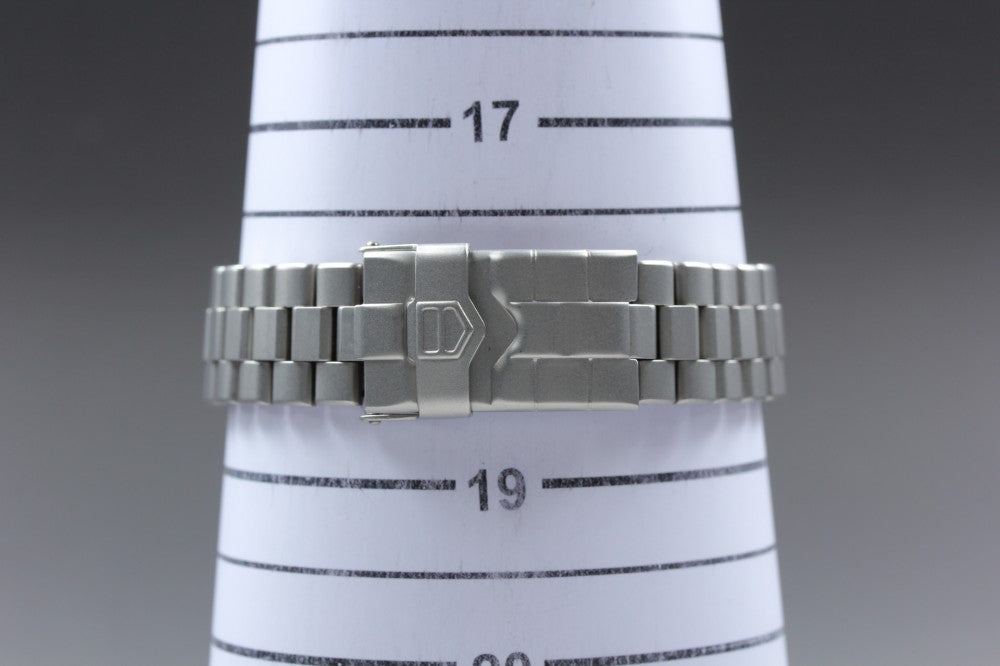MINT TAG Heuer 2000 Professional WK1211 White Quartz 33.9mm Men's Watch