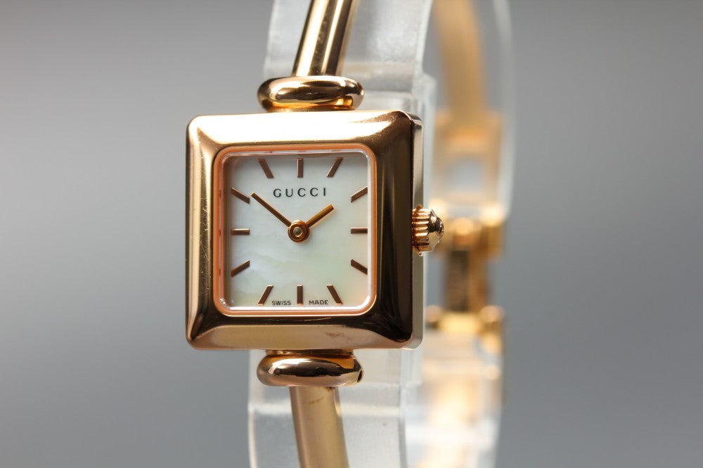 Near MINT GUCCI 1900L Mother of Pearl Quartz 19.5mm Ladies Watch