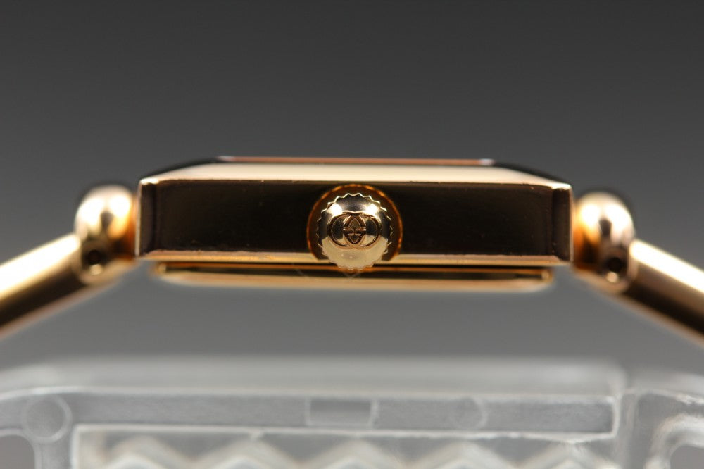 Near MINT GUCCI 1900L Mother of Pearl Quartz 19.5mm Ladies Watch