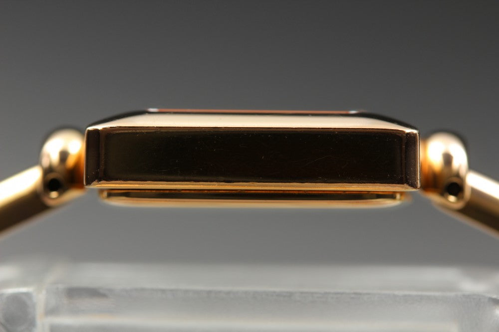 Near MINT GUCCI 1900L Mother of Pearl Quartz 19.5mm Ladies Watch