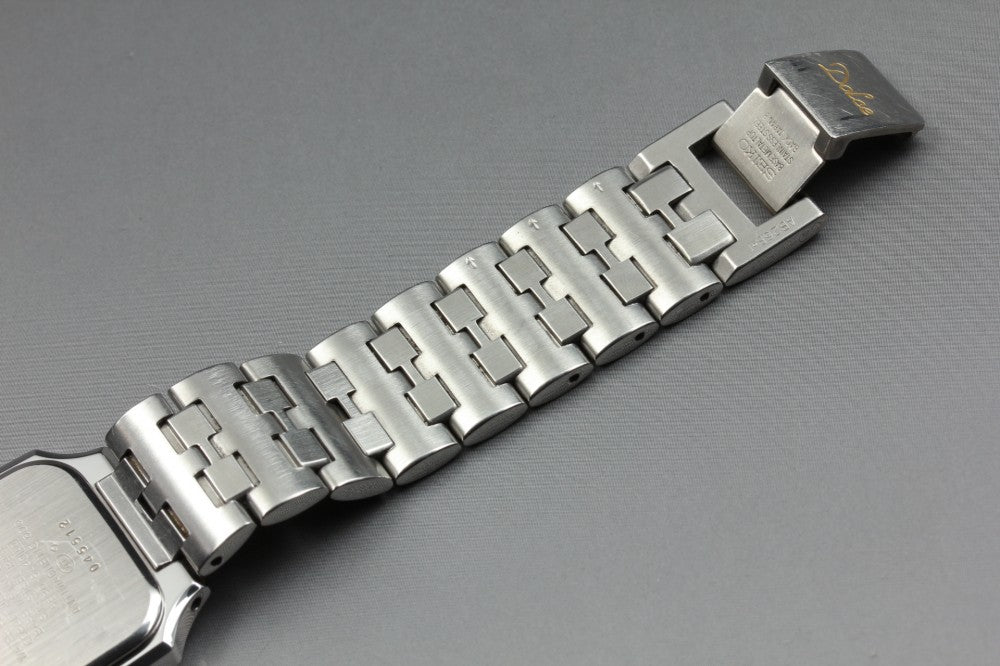 Near MINT SEIKO Dolce 5E30-5A40 White Quartz 29.6mm Men's Watch