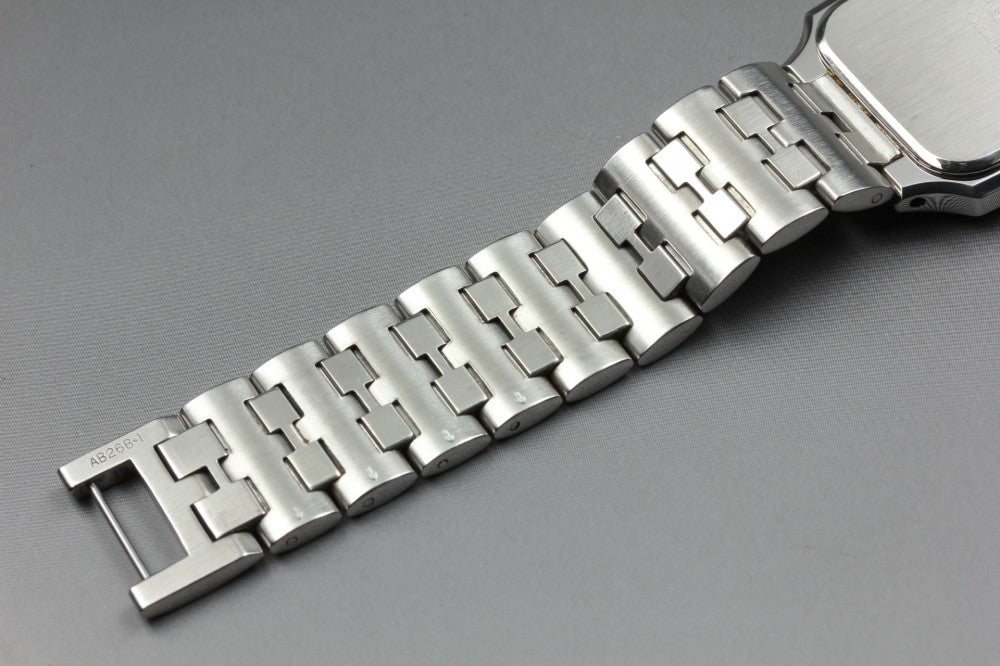Near MINT SEIKO Dolce 5E30-5A40 White Quartz 29.6mm Men's Watch