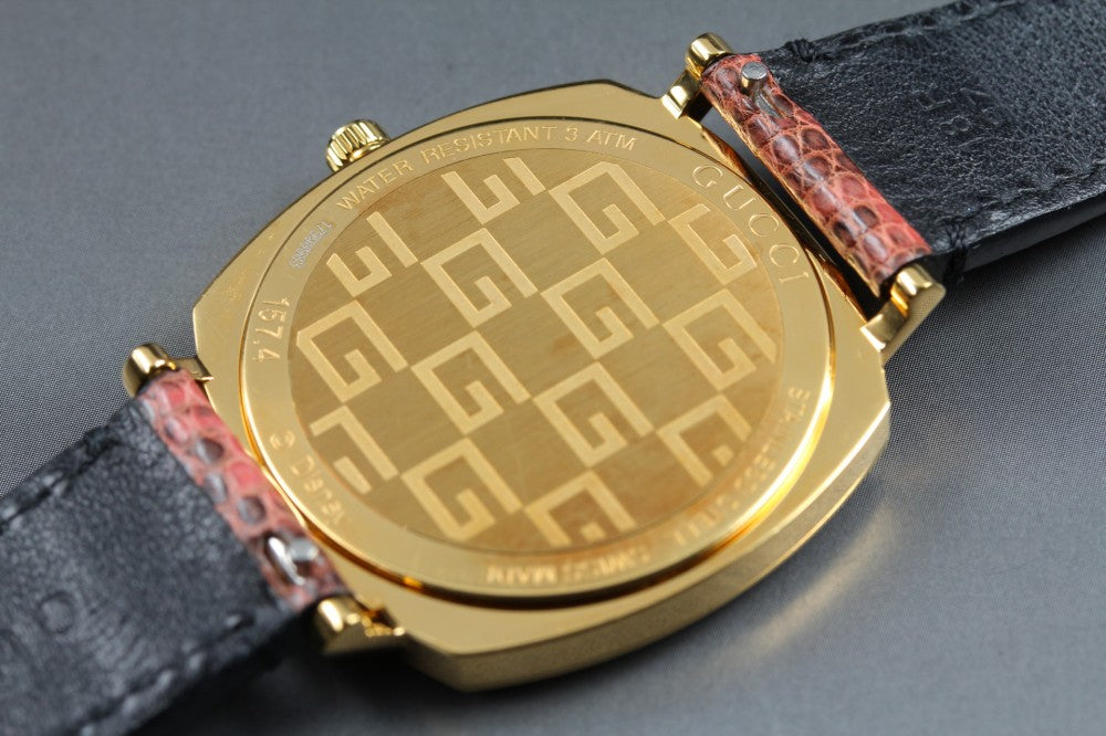 Near MINT GUCCI Disney Mickey YA157420/157.4 Quartz 34.7mm Men's Watch