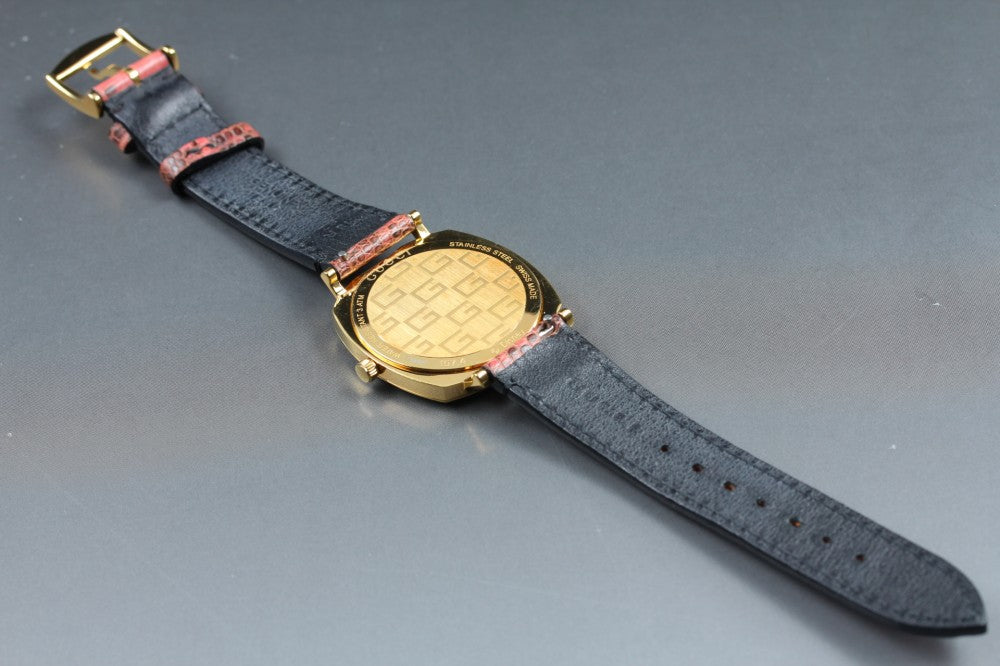 Near MINT GUCCI Disney Mickey YA157420/157.4 Quartz 34.7mm Men's Watch
