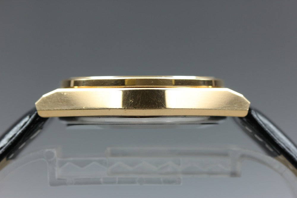 Near MINT SEIKO Superior 4883-8100 Gold Quartz 36.4mm Men's Watch 1977