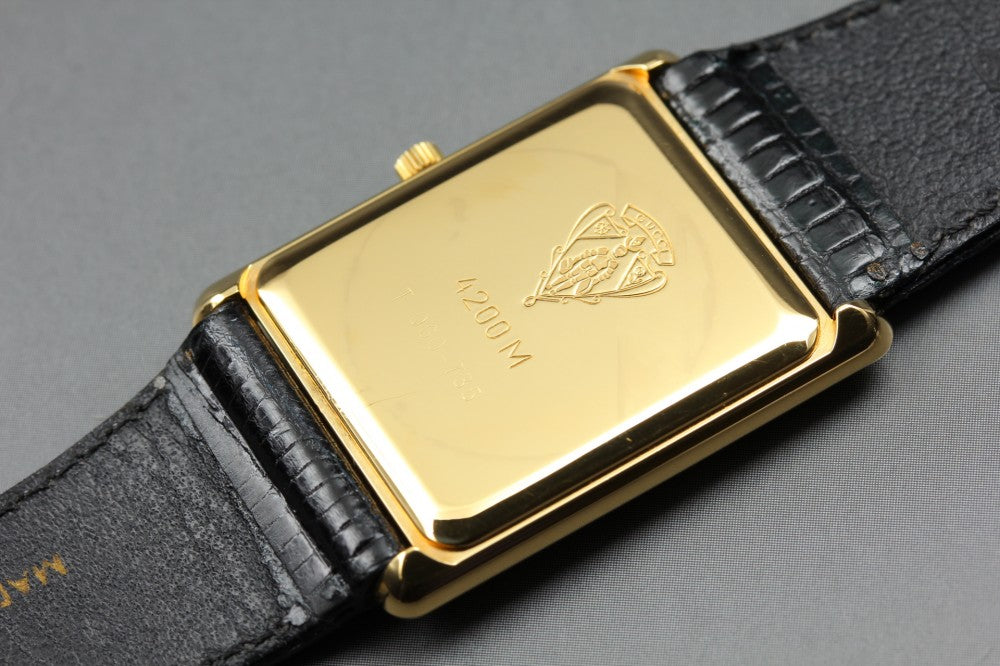 Near MINT GUCCI 4200M Black Quartz 23.4mm Men's Watch
