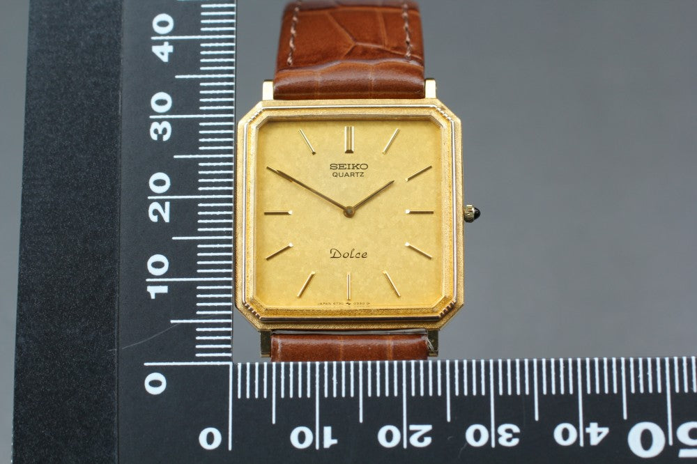 Near MINT SEIKO Dolce 6730-5160 Gold Quartz 26.2mm Men's Watch 1971