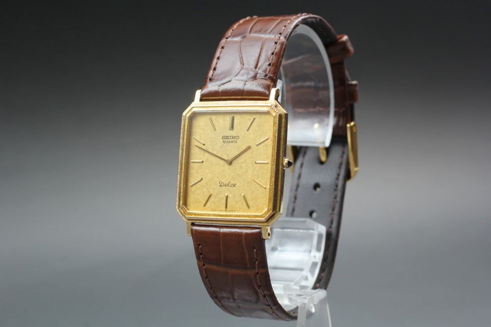 Near MINT SEIKO Dolce 6730-5160 Gold Quartz 26.2mm Men's Watch 1971