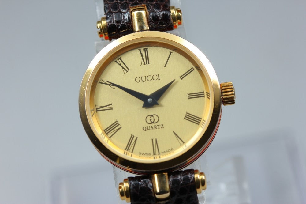 Near MINT GUCCI 2000L Gold Quartz 21.3mm Ladies Watch