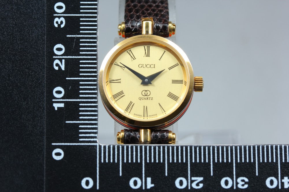 Near MINT GUCCI 2000L Gold Quartz 21.3mm Ladies Watch