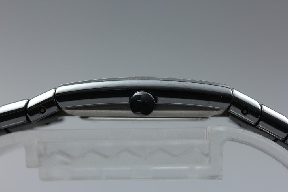 Near MINT RADO Diastar Jubile 963.0350.3 Black Quartz 19mm Ladies Watch