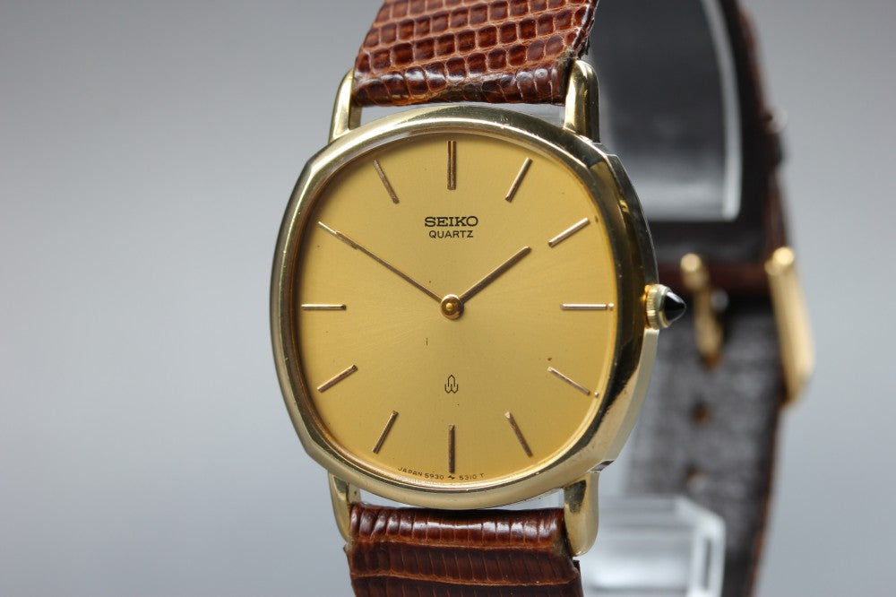 Near MINT SEIKO Dolce 5930-5280 Gold Quartz 32mm Men's Watch 1980
