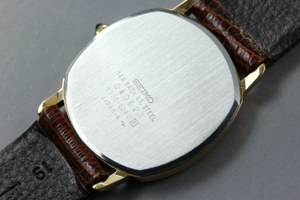 Near MINT SEIKO Dolce 5930-5280 Gold Quartz 32mm Men's Watch 1980