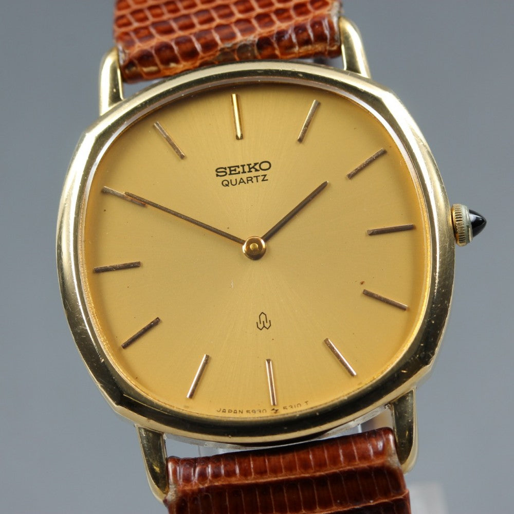 Near MINT SEIKO Dolce 5930-5280 Gold Quartz 32mm Men's Watch 1980