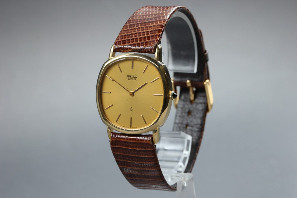 Near MINT SEIKO Dolce 5930-5280 Gold Quartz 32mm Men's Watch 1980