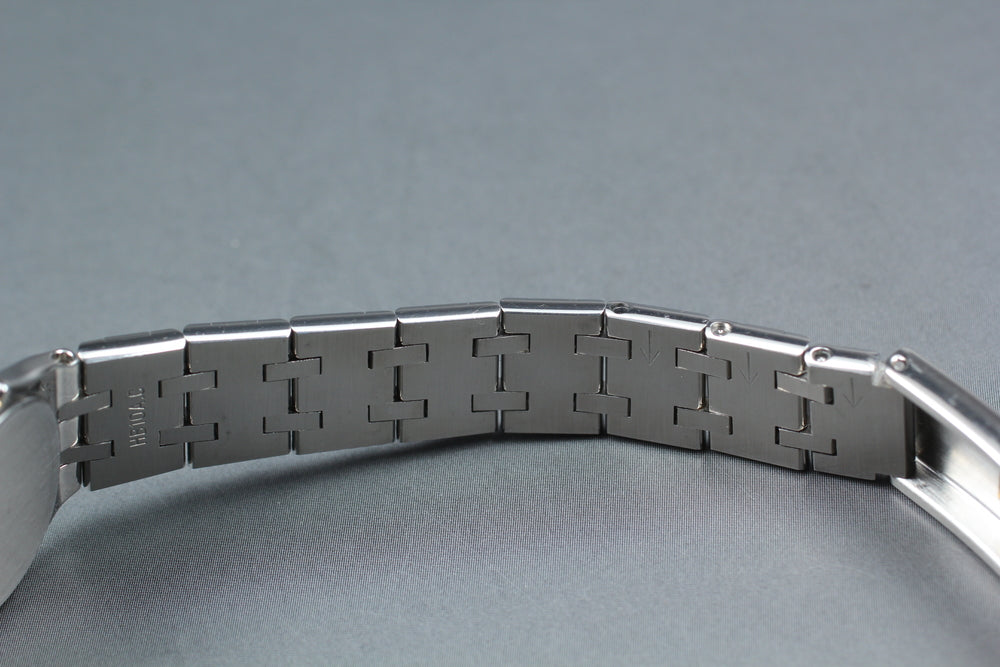 Near MINT SEIKO Credor 5A70-5010 Silver/Gold Quartz 19mm Ladies Watch 1997