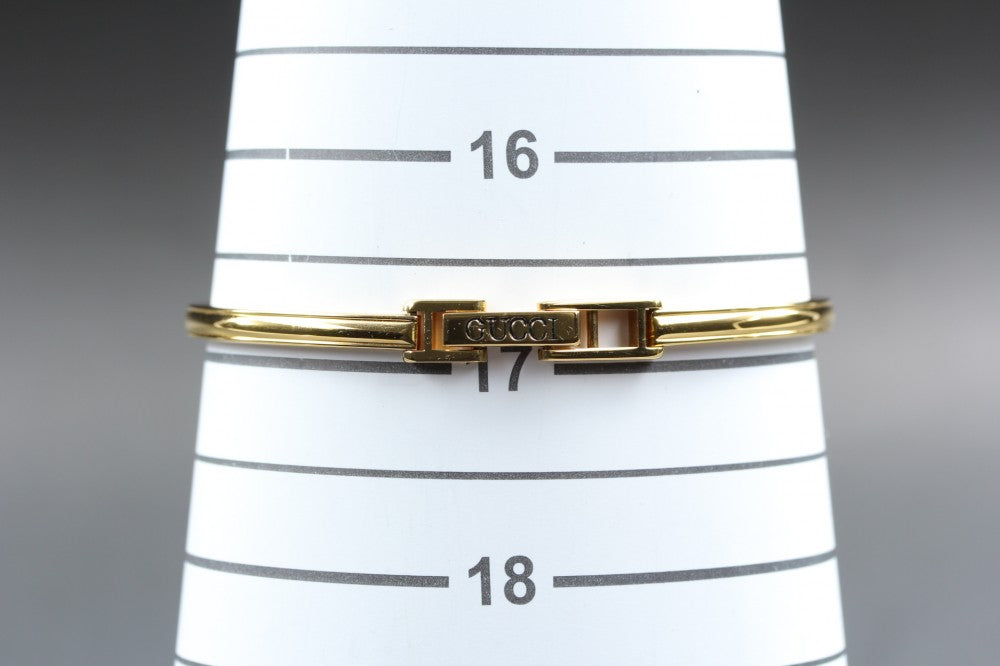 Near MINT GUCCI Change Bezel 11/12 White Quartz 25.7mm Ladies Watch