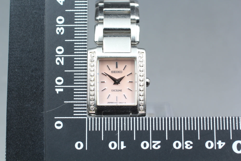 Near MINT SEIKO Exceline 1F20-0AD0 Pink Mother of Pearl Quartz 18.8mm Ladies Watch 1992
