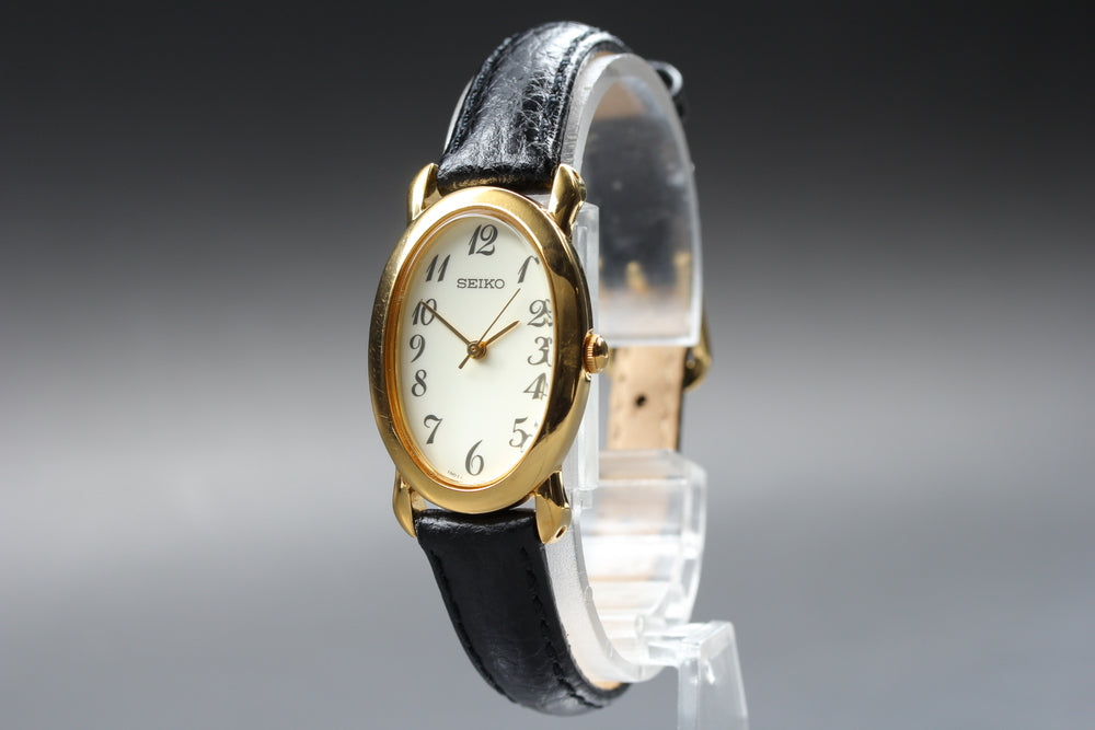 Near MINT SEIKO 1N01-0HV0 White Quartz 21mm Ladies Watch
