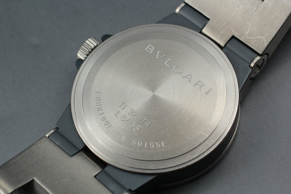 Near MINT BVLGARI Diagono Titanium TI32TA Black Quartz 32mm Men's Watch