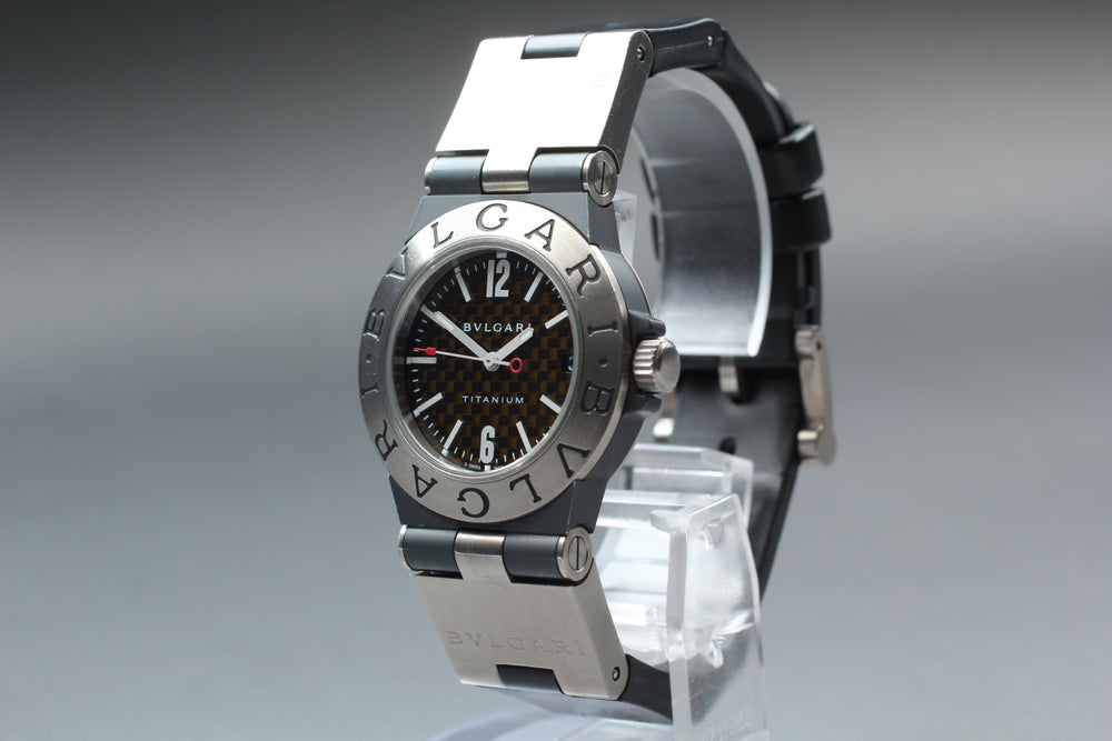 Near MINT BVLGARI Diagono Titanium TI32TA Black Quartz 32mm Men's Watch