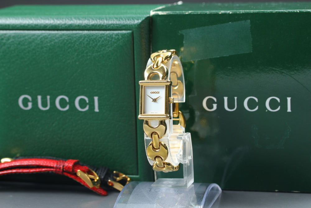 Near MINT GUCCI 1800L White Quartz 16.3mm Ladies Watch