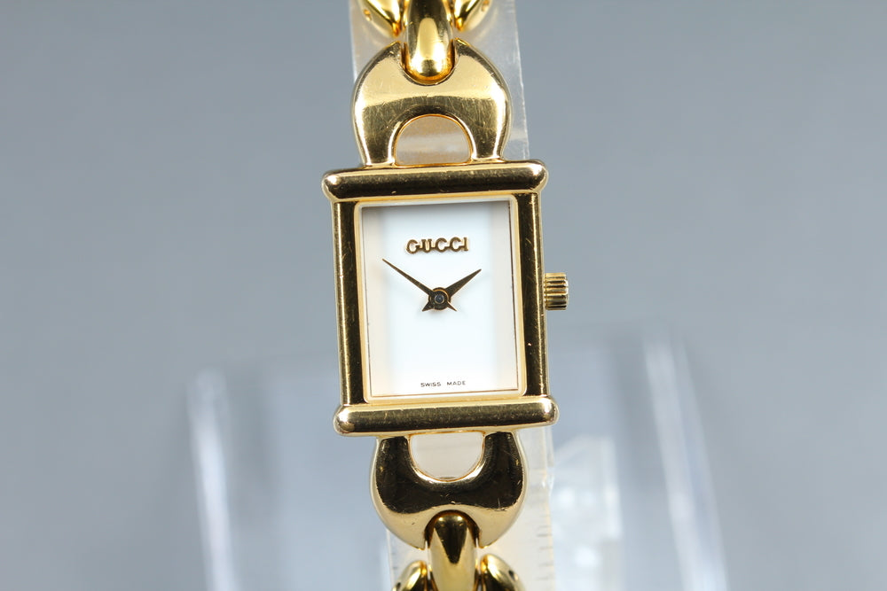 Near MINT GUCCI 1800L White Quartz 16.3mm Ladies Watch