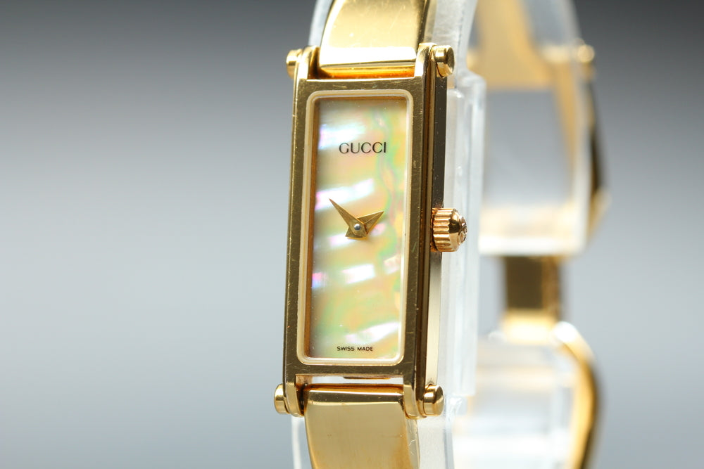 Near MINT GUCCI 1500 Quartz 12.3mm Ladies Watch
