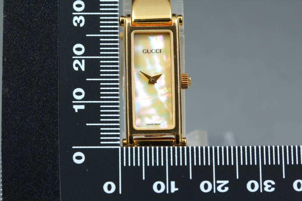 Near MINT GUCCI 1500 Quartz 12.3mm Ladies Watch